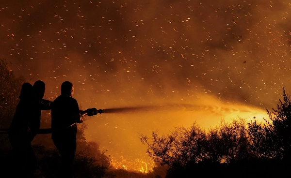 ไฟป่าโหมหนัก 50 จุด “กรีซ” สั่งอพยพชาวบ้าน เตือนไฟป่าอาจลุกลามเพิ่มขึ้นอีก