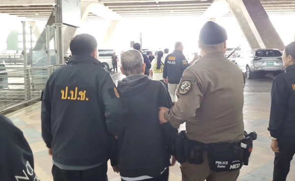 ป.ป.ช. รับตัว อดีต ผอ.พศ. ผู้ถูกกล่าวหาในคดีเงินทอนวัดจากสหรัฐฯ กลับไทย