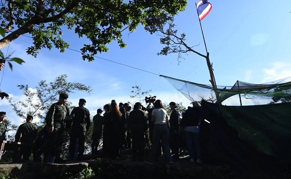 IOT ลงพื้นที่ภูมะเขือ ชื่นชมทหารไทยคุมพื้นที่สำเร็จ