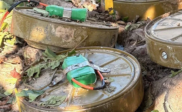 ทภ. 2 แถลงกำลังพลเหยียบทุ่นระเบิดบาดเจ็บ 2 ราย 1 ในนั้นขาซ้ายสาหัส