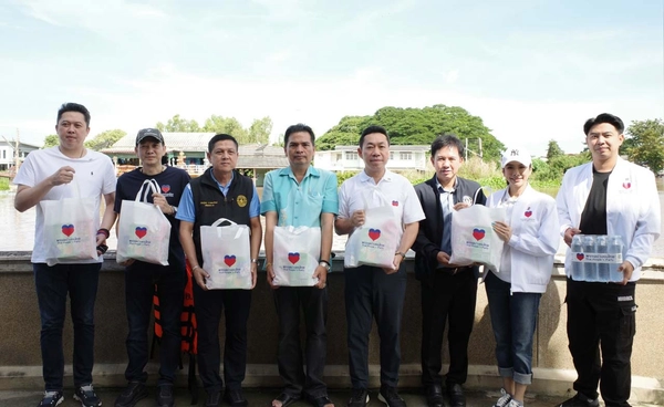 หัวหน้าพรรคปวงชนไทย ลงพื้นที่ช่วยเหลือน้ำท่วมจังหวัดอยุธยา-พร้อมมอบถุงยังชีพ