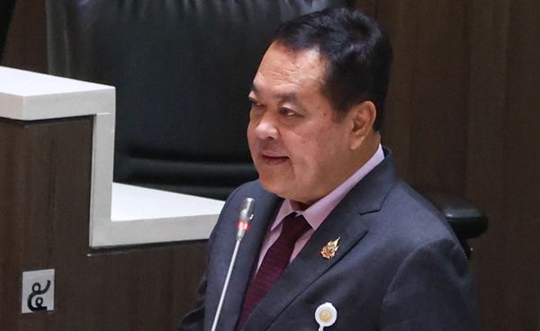 ทวี สอดส่อง อภิปรายแถลงนโยบาย รุกปมเขากระโดง–ฮั้ว สว. วุ่นกลางสภา