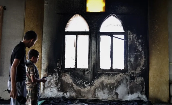 ชาวยิวบุกเผามัสยิดในเขตเวสต์แบงก์ พร้อมพ่นข้อความเหยียด