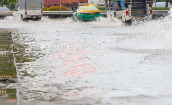 เตือนเฝ้าระวังฝนตกหนัก-น้ำท่วมรอระบายพื้นที่ชุมชนเมืองหลายจังหวัด 14-15 ต.ค.