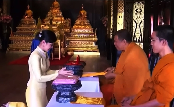 พิธียกช่อฟ้าหอสวดมนต์ วัดแค สุพรรณบุรี โปรดเกล้าฯ คุณหญิงชยุตรา เป็นผู้แทนพระองค์  