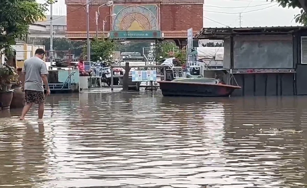 ชุมชนริมน้ำเมืองนนท์วิกฤต น้ำท่วมกว่า 1 สัปดาห์