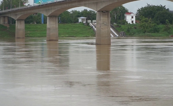 “หนองคาย” ฝนตกต่อเนื่อง น้ำโขงเพิ่มระดับ ผู้ว่าฯสั่งเฝ้าระวังน้ำล้นตลิ่ง