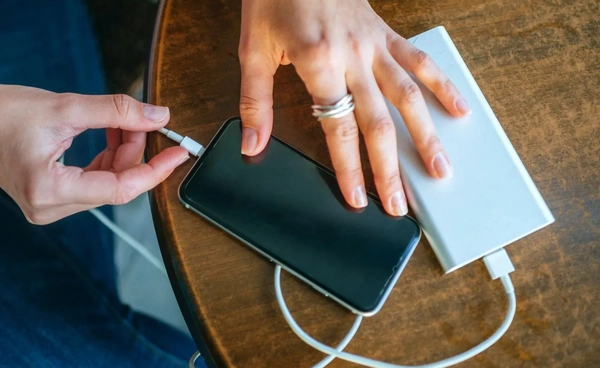 เตือนภัย พาวเวอร์แบงค์ร้อนจัดจนติดไฟ ไหม้หนุ่มออสเตรเลีย