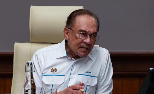 อันวาร์เรียกร้องไทย-กัมพูชา หยุดยิงคืนนี้ สี่ทุ่ม