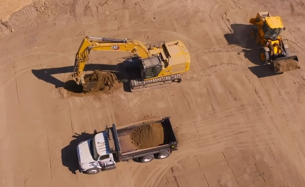 “Bedrock Robotics” ทดสอบ “ระบบหุ่นยนต์ควบคุมตนเอง” ชุดใหญ่ ลุยไซต์ก่อสร้างจริง