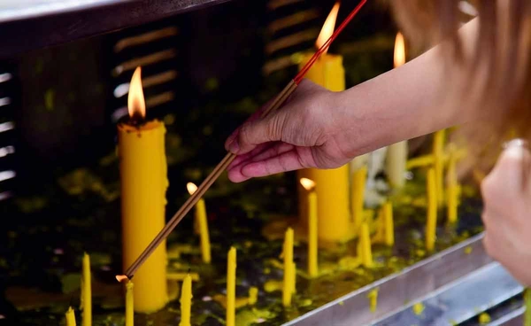 สำนักพุทธฯ เผย 8 พฤติกรรม "สีกาลวง" พระสงฆ์ต้องระวัง