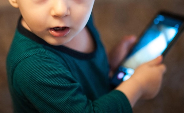 วิจัยเตือน ! เด็กมีสมาร์ตโฟนก่อนอายุ 13 เสี่ยงปัญหาสุขภาพจิตในอนาคต