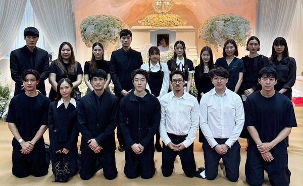 คนบันเทิงส่งกำลังใจ บอย ปกรณ์ แห่ร่วมพิธีสวดอภิธรรม แม่งามทิพย์ ฉัตรบริรักษ์