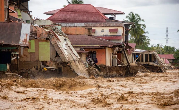 “อินโดนีเซีย” อพยพล้านคน! หลังเกิดน้ำท่วมครั้งใหญ่ คร่าชีวิตทะลุ 600 ราย