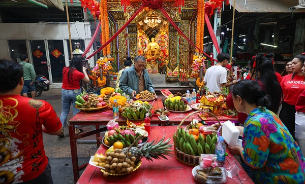 เสริมศิริมงคล ไหว้เจ้า - บรรพบุรุษผู้ล่วงรับ เนื่องในเทศกาลตรุษจีน 2568