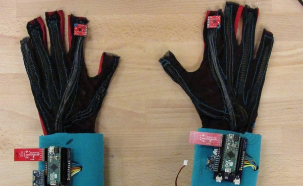 “SignAloud” ถุงมืออัจฉริยะ แปลภาษามือเป็นเสียงได้เรียลไทม์ คว้ารางวัลจาก MIT