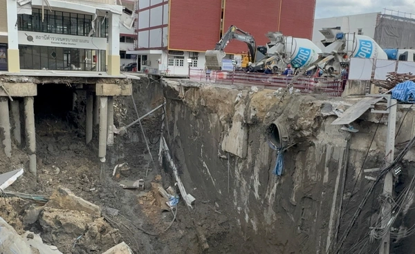 กางแผนซ่อมหลุมยุบสามเสน เทคอนกรีต 1,000 คิว คืนถนนใน 14 วัน