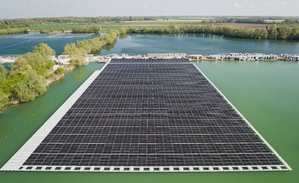 โรงไฟฟ้า “โซลาร์เซลล์ลอยน้ำ” ใหญ่ที่สุดในยุโรป เปิดตัวแล้วในฝรั่งเศส