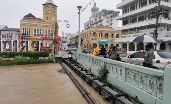 “ภูเก็ต” เตือนระวังฝนตกหนัก  คลื่นลมแรง-น้ำท่วมฉับพลัน