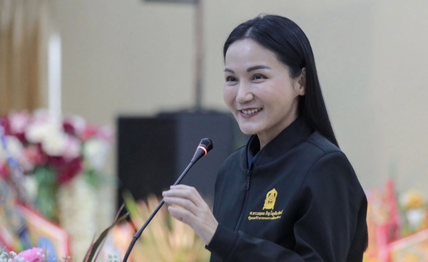 “นฤมล” ลงพื้นที่ จ.นราธิวาส มอบทุนเด็กชายแดนใต้ พร้อมรับฟังปัญหาครู 