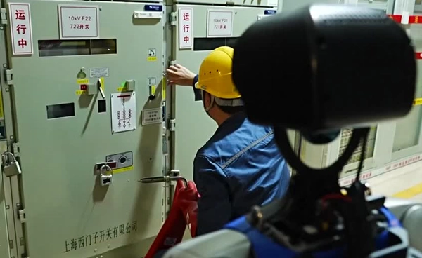 จีนส่ง “หุ่นยนต์ AI” ตรวจสอบโครงข่ายไฟฟ้า ลดความเสี่ยง เพิ่มประสิทธิภาพ 