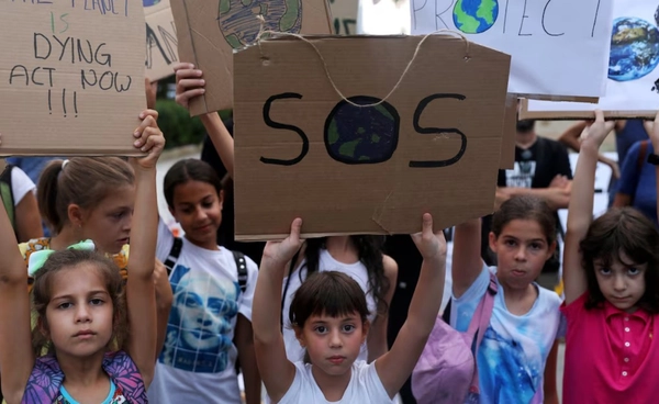 เด็กไม่ได้เรียนหนังสือ เพราะโลกกำลังร้อนเกินไป