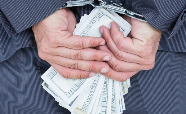 ฉ้อโกง vs ฉ้อโกงประชาชน ต่างกันอย่างไร โทษหนักแค่ไหน