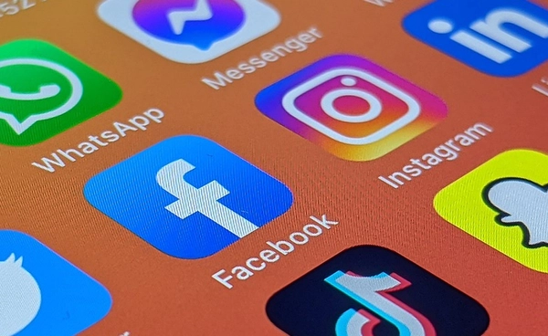 นิวยอร์กเตรียมบังคับโซเชียลมีเดียติดคำเตือนผลกระทบต่อสุขภาพจิตผู้ใช้งานอายุน้อย