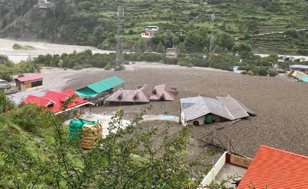 “อินเดีย” เจอฝนระเบิด น้ำป่ากวาดเมืองพังยับ เสียชีวิตแล้ว 4 สูญหายนับร้อย