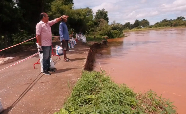 น้ำน่านล้นทะลัก ถนนชุมชนเมืองพิจิตรพังถล่ม