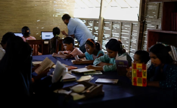 โรงเรียนลอยน้ำบังกลาเทศ ต่อสู้ทุกฤดูมรสุมเพื่อการศึกษา