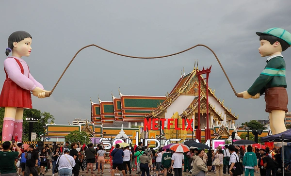 “โกโกวา” กับแฟนหนุ่ม “ซอลซู” บุกกรุง ชวนคนไทยเล่นเกมกระโดดเชือก ลานคนเมือง เสาชิงช้า