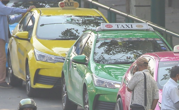 อย่าแชร์ข่าวปลอม! อนุมัติให้แท็กซี่ขึ้นค่ามิเตอร์ช่วงชั่วโมงเร่งด่วน-รถติด