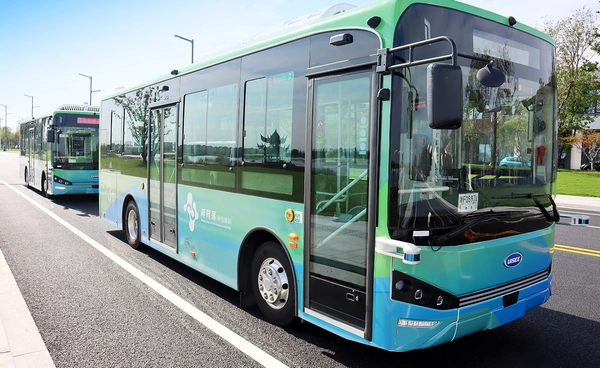 จีนเปิดตัวบริการ “รถมินิบัสขับอัตโนมัติ” ทดสอบเส้นทางแรกในเมืองเฉิงตู