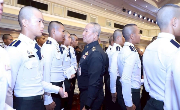 กองทัพบกมอบรางวัลบุตรกำลังพลสอบเข้าเตรียมทหาร ปี 2568