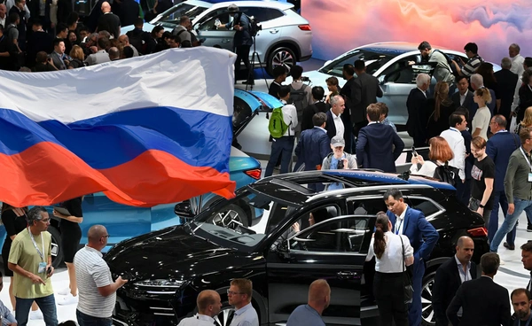 ตลาดรถยนต์ “รัสเซีย” จ่อแตะระดับต่ำสุด 