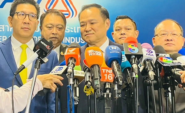 “อนุทิน” ย้ำยังไม่เปิดด่านชายแดน มอบ “เอกนิติ” สอบส่งออกทองคำไปกัมพูชา