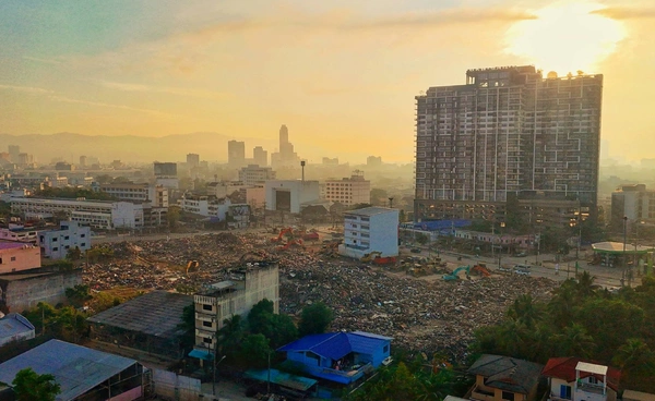 ดร.เสรี" ลงพื้นที่หลังน้ำลด ชี้ "หาดใหญ่ต้องดีกว่าเดิม"