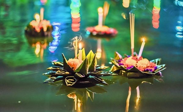 "ลอยกระทง" ปี 2568 คนไทยยังออกไปลอยกระทง คาดเงินสะพัด 9,677 ล้านบาท 