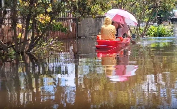 ชาวพิจิตรเดือดร้อนน้ำท่วมนาน-เริ่มเน่า