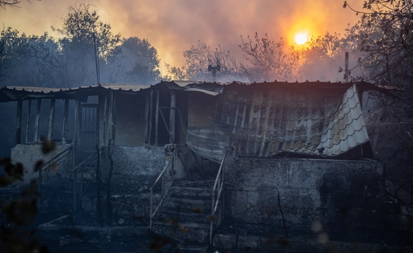 “กรีซ” ไฟป่าลุกลาม  เผาผลาญหลายพื้นที่เสียหาย 