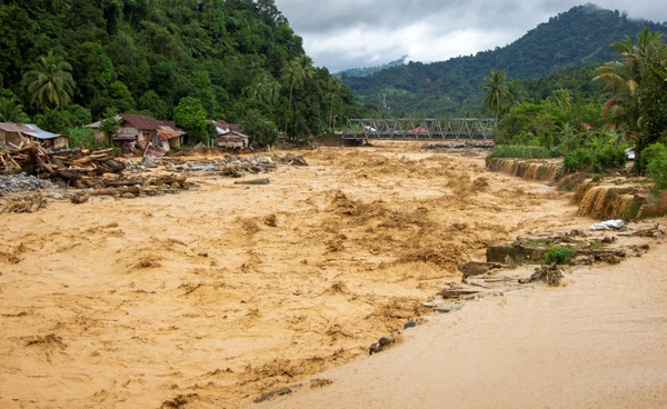 โลกร้อนเร่งหายนะ พายุ–น้ำท่วมถล่มเอเชีย  คร่า 1,600 ชีวิตในไม่กี่สัปดาห์