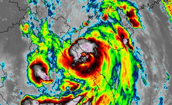“เวียดนาม” อ่วมพายุ “บัวลอย” ถล่มเป็นลูกที่ 10 ของปีนี้ สั่งอพยพประชาชนหลายแสน!