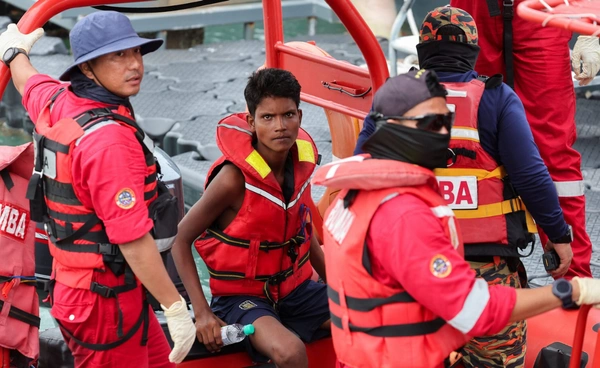 เจ้าหน้าที่ยามฝั่งมาเลเซีย-ไทย เดินหน้าค้นหาชาวโรฮิงญาจากเหตุเรือล่ม