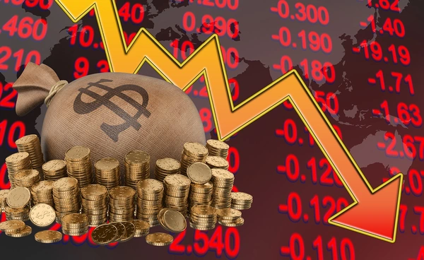 "ฟิทช์" หั่นแนวโน้มภาคธนาคารไทย "แย่ลง" 