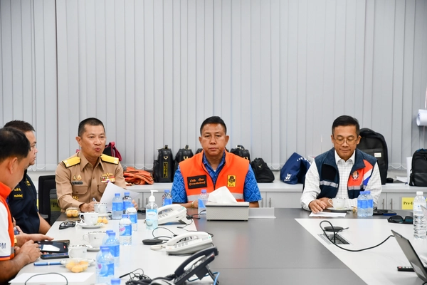 “กองทัพเรือ” เฝ้าระวังคราบน้ำมันรั่วไหลอย่างใกล้ชิด