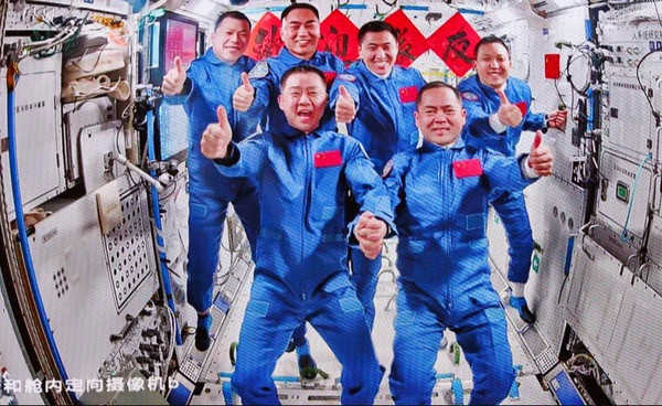 จีนส่งยาน "เสินโจว 21" พร้อมนักบินอวกาศ 3 นาย สู่สถานีอวกาศเทียนกง ภารกิจ 6 เดือน