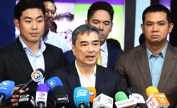 “อภิสิทธิ์” เตือนยกเลิก MOU 43-44 ต้องรอบคอบ หวั่นกัมพูชารู้ข้อมูลไทย ชี้ควรทำการทูตเชิงรุกหนุนกองทัพ