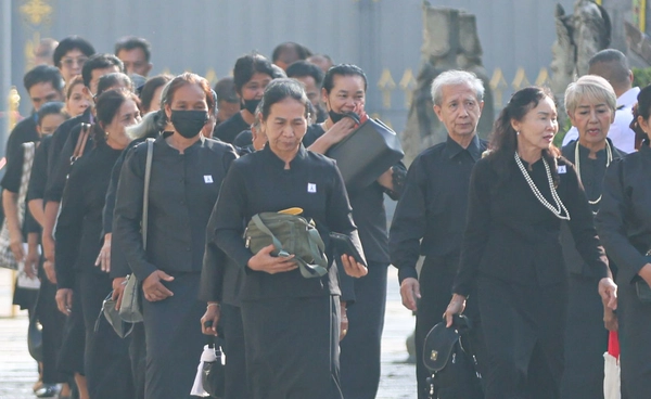 เช็กเส้นทางขนส่งสาธารณะประเภทต่างๆ มายังสนามหลวง ร่วมสักการะพระบรมศพสมเด็จพระพันปีหลวง