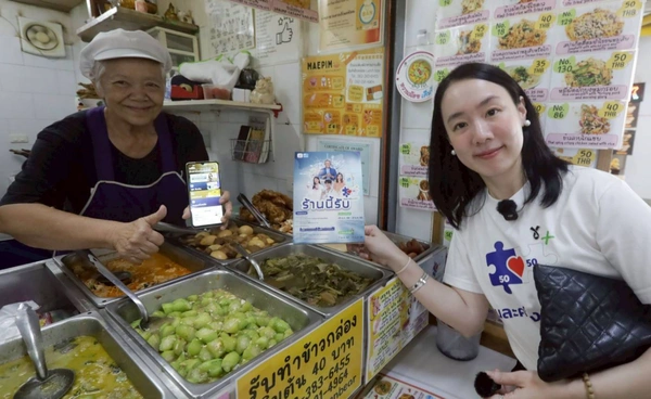 รองโฆษกประจำสำนักนายกรัฐมนตรี ลงพื้นที่ท่าพระจันทร์–ท่ามหาราช ชวนร้านค้ารายย่อยสมัคร “คนละครึ่งพลัส” 